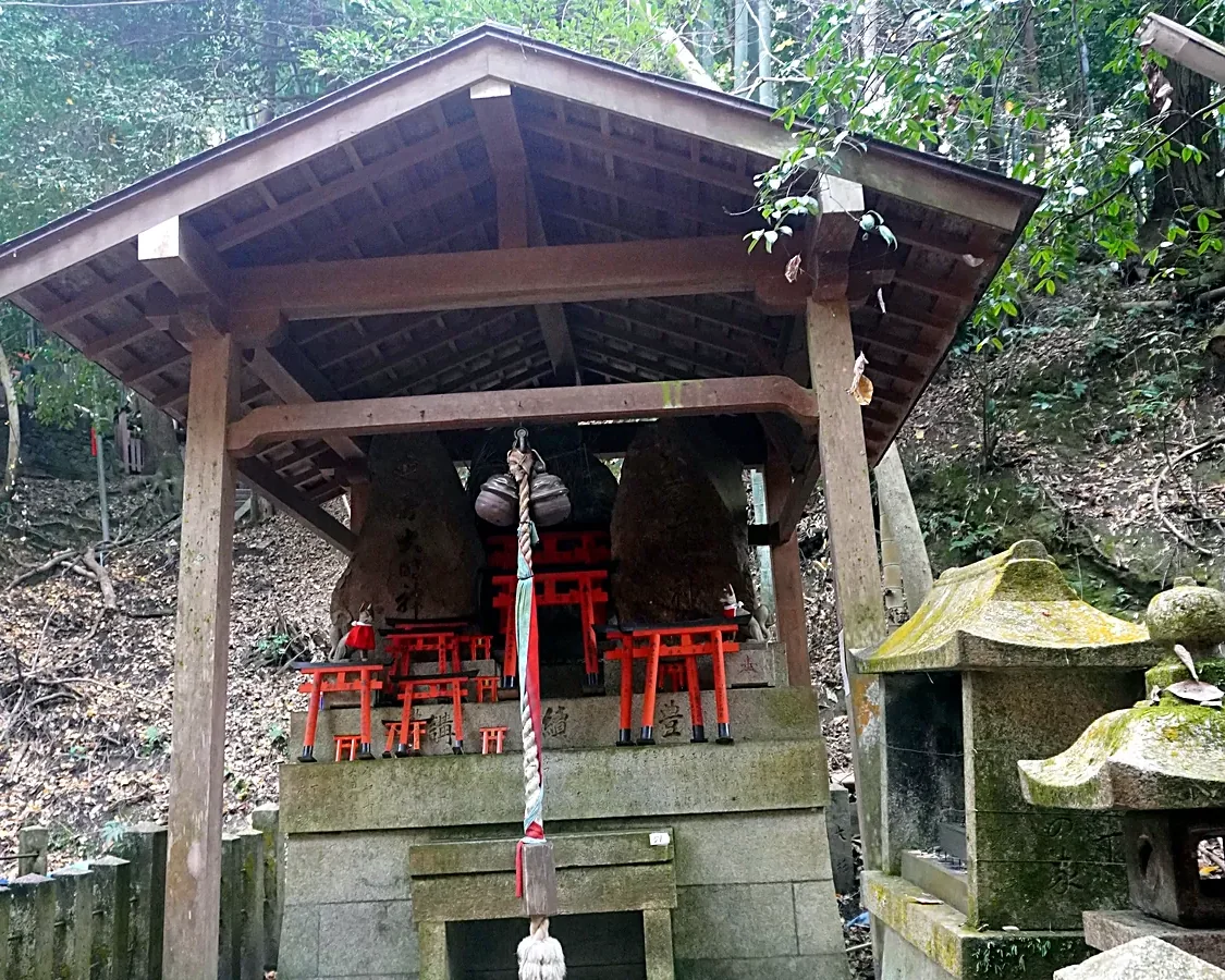 Hillside sub-shrine with miniature torii, Fushimi Inari